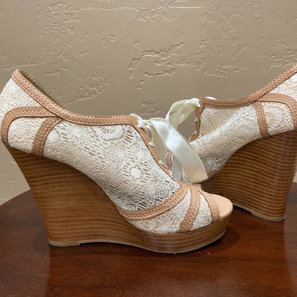 Seychelles Women's Harmony Wedge Peep Toe Pump, Natural, Size 7.5 - Picture 6 of 11
